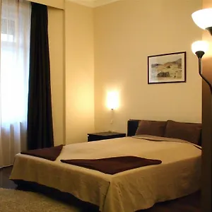 Budapest Suites Konukevi